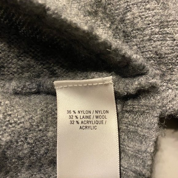 Jacob - Off the Shoulder, Long Sleeve, Crop Top - Picture 2 of 8